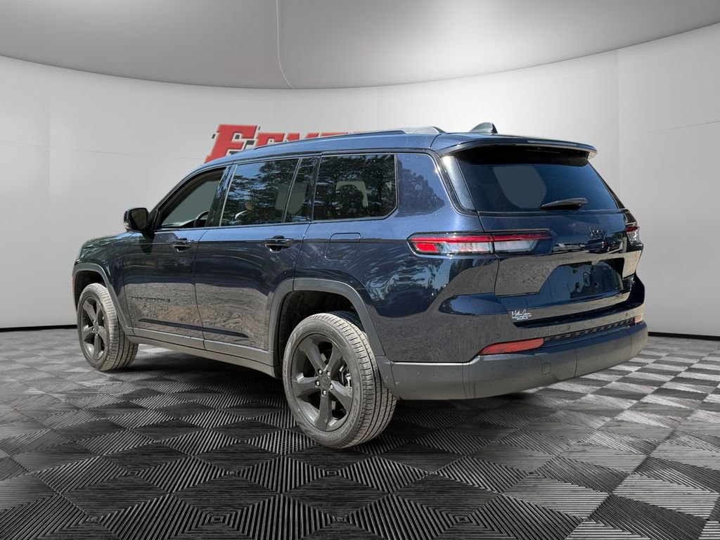 Used 2024 Jeep Grand Cherokee L Limited w/ Black Appearance Package RWD image 3