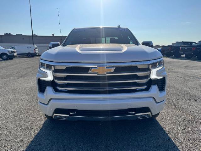 Used 2024 Chevrolet Silverado 1500 High Country w/ High Country Premium Package AWD/4WD image 2