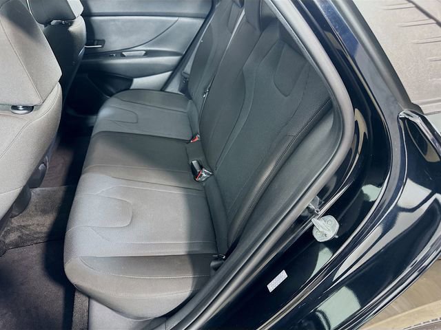 Used 2022 Hyundai Elantra SE image 18