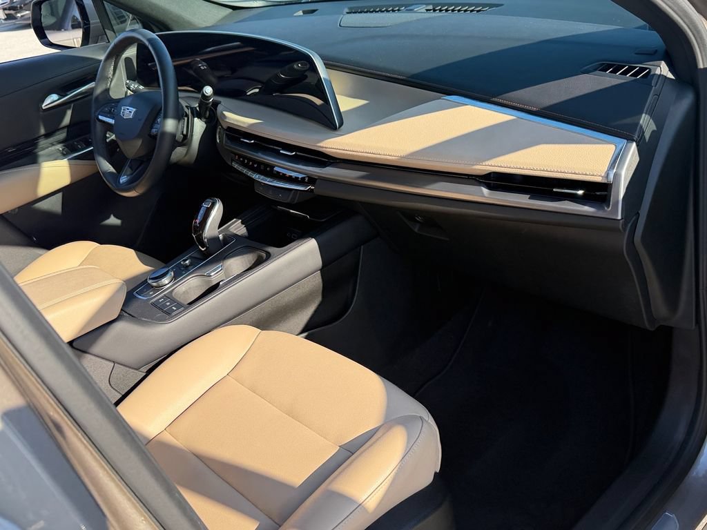 Used 2024 Cadillac XT4 Luxury FWD image 19