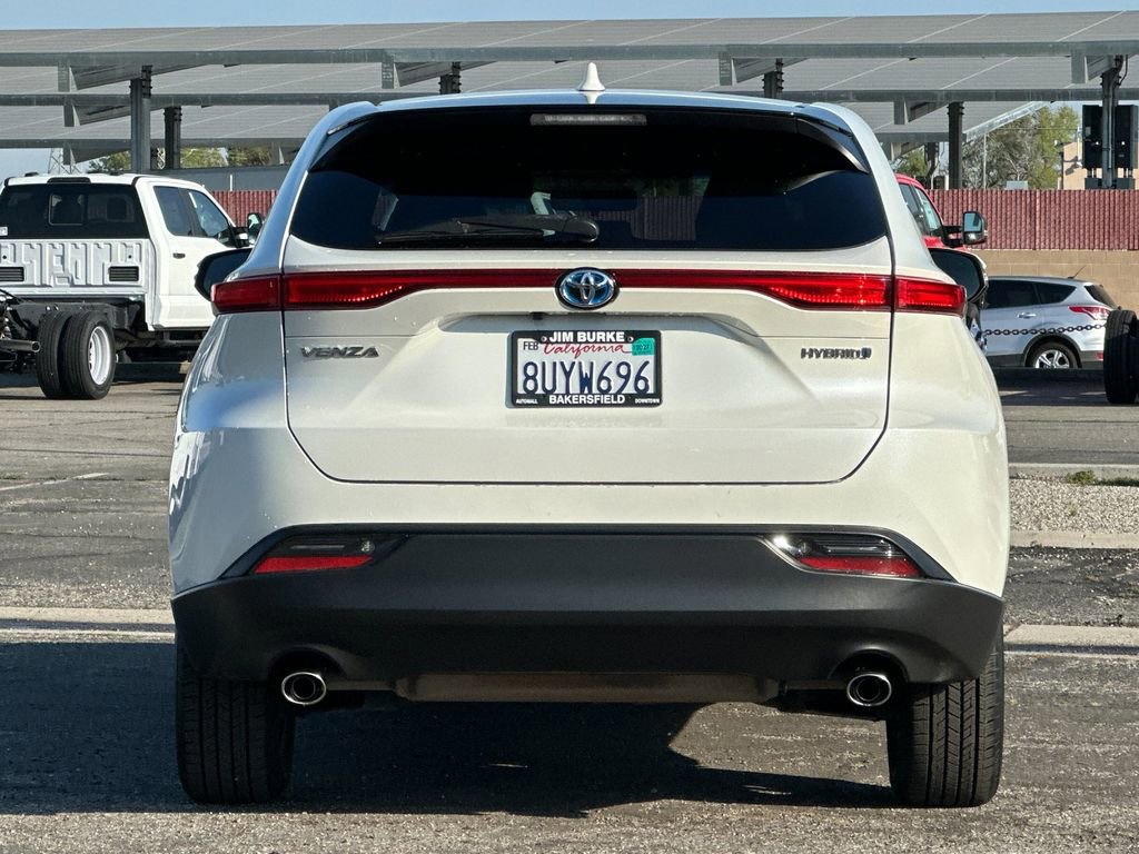 Used 2021 Toyota Venza LE image 4