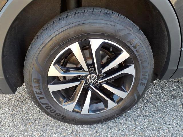 Used 2024 Volkswagen Tiguan S image 15