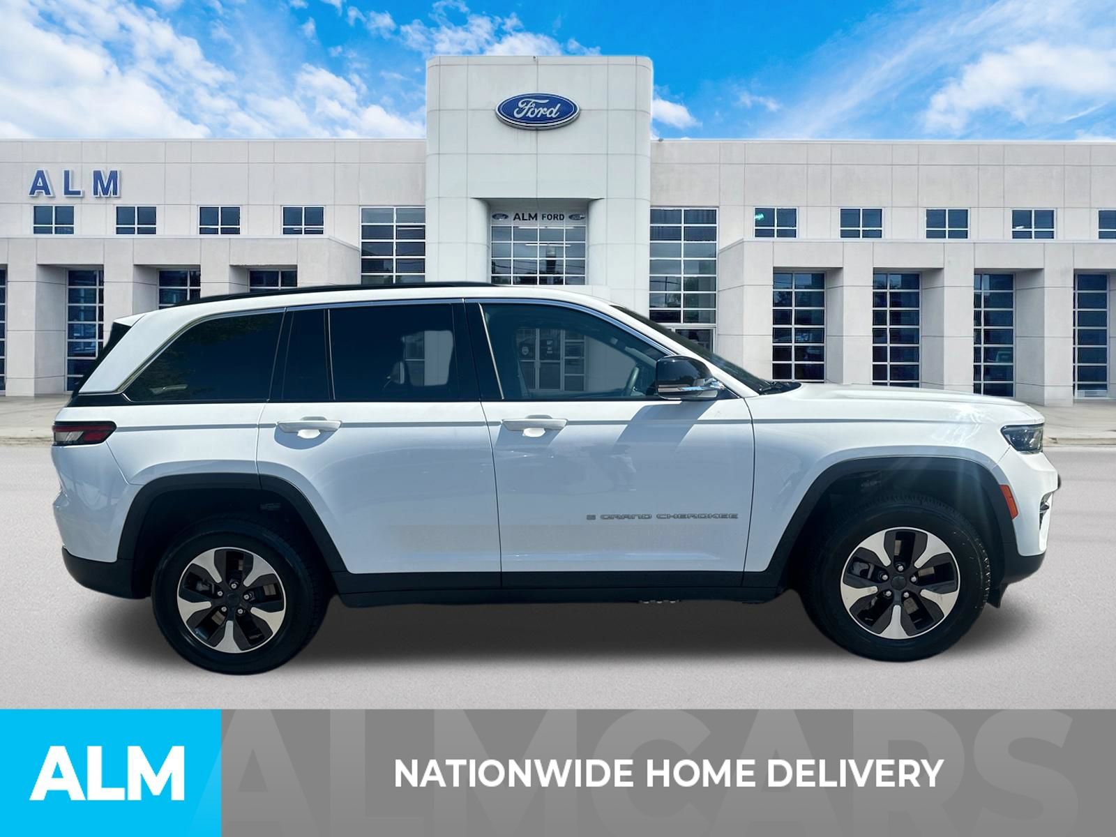 Used 2024 Jeep Grand Cherokee Limited 4xe AWD/4WD image 4