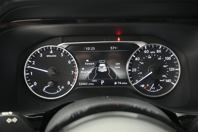 Used 2025 Nissan Pathfinder SL AWD/4WD image 9