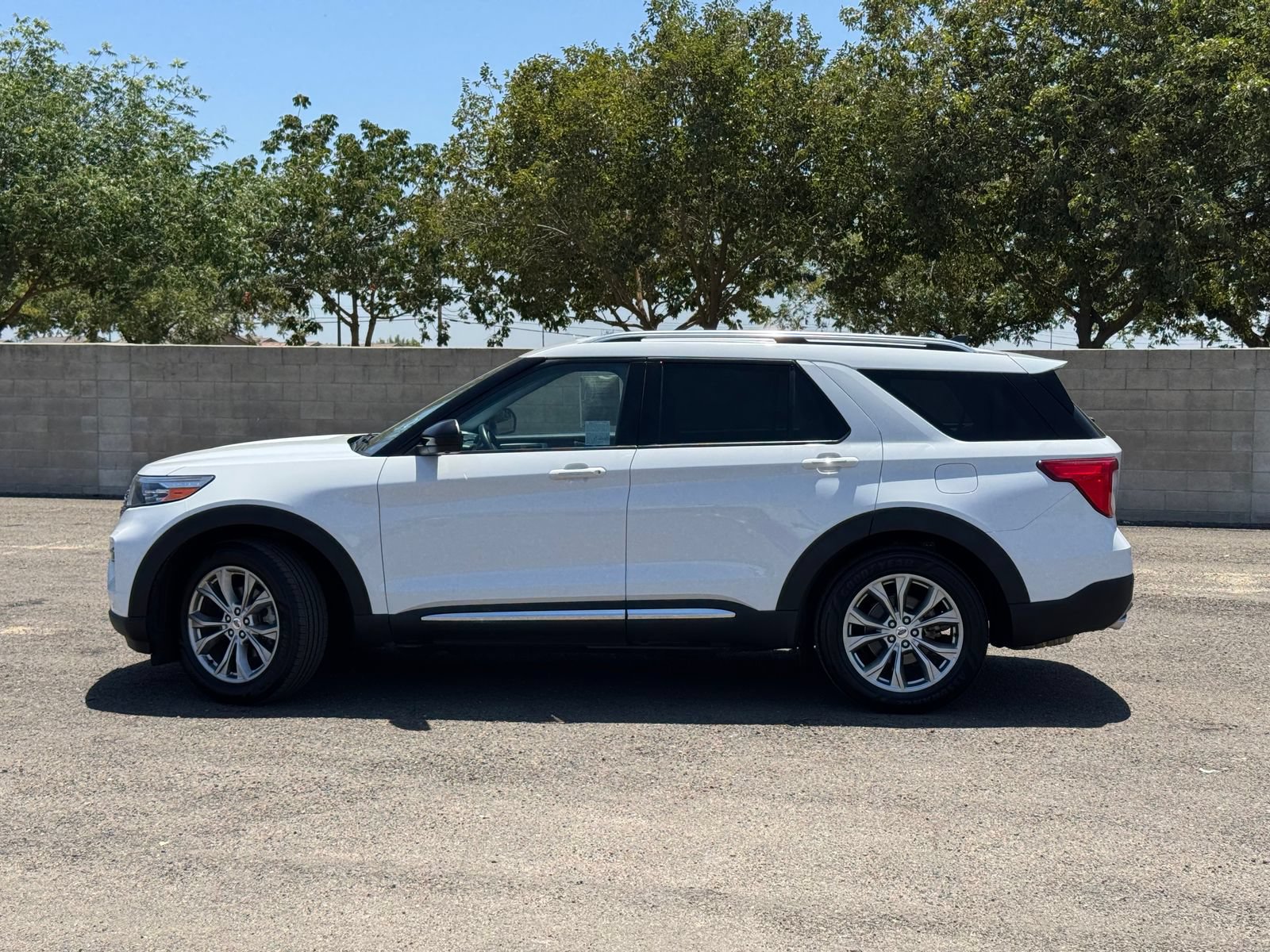 Certified 2023 Ford Explorer Limited RWD image 10