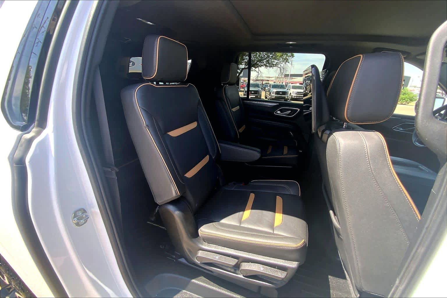 Used 2024 GMC Yukon XL AT4 w/ AT4 Premium Package AWD/4WD image 20
