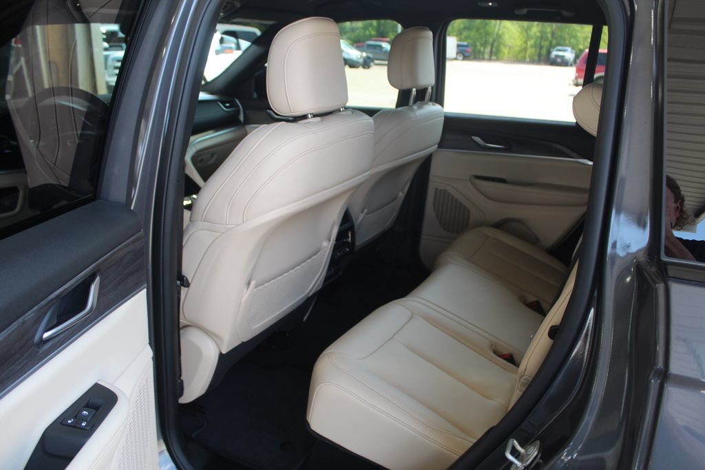 Used 2024 Jeep Grand Cherokee Limited RWD image 34