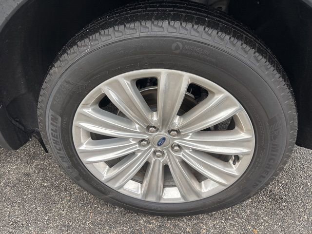 Certified 2025 Ford Explorer Platinum w/ LUX Leather Package image 8