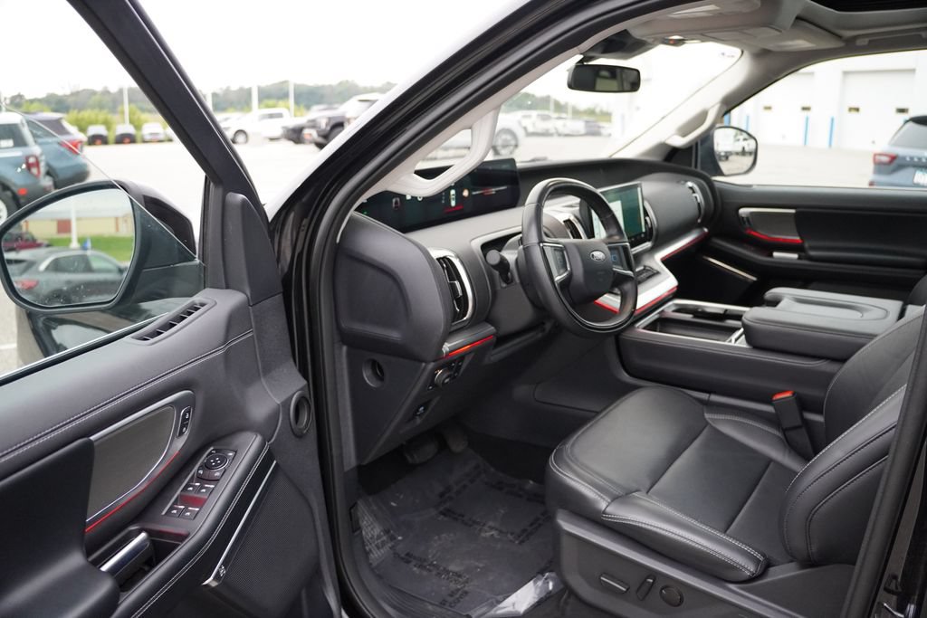 Certified 2025 Ford Expedition Platinum AWD/4WD image 15