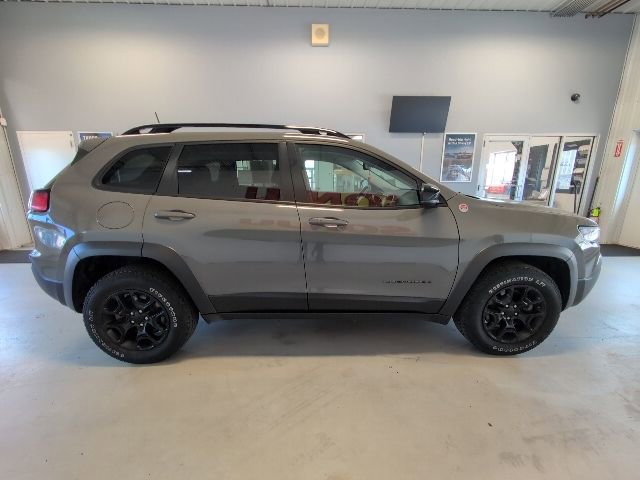 Used 2022 Jeep Cherokee Trailhawk w/ Trailhawk Elite Value Package AWD/4WD image 6