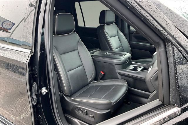 Used 2024 Chevrolet Suburban Premier image 7