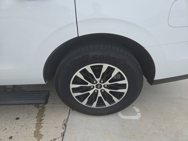 Certified 2025 Ford Expedition Platinum AWD/4WD image 23