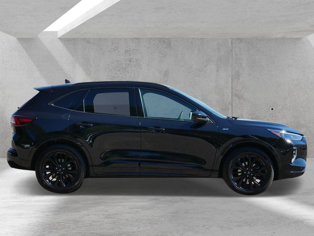Certified 2023 Ford Escape ST-Line Elite w/ Premium Technology Package AWD/4WD image 2
