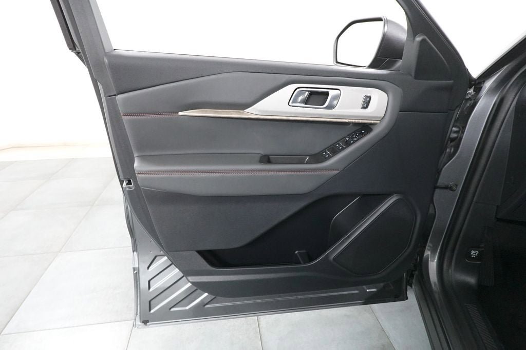 Certified 2025 Ford Explorer Active AWD/4WD image 25