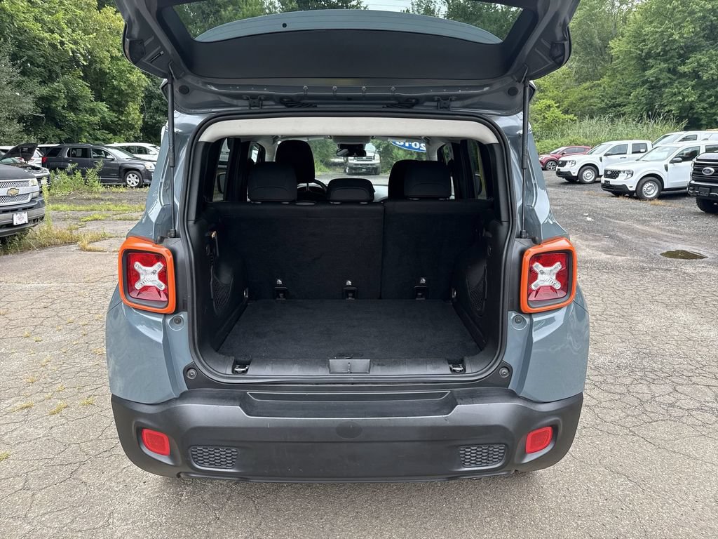 Used 2018 Jeep Renegade Latitude AWD/4WD image 22