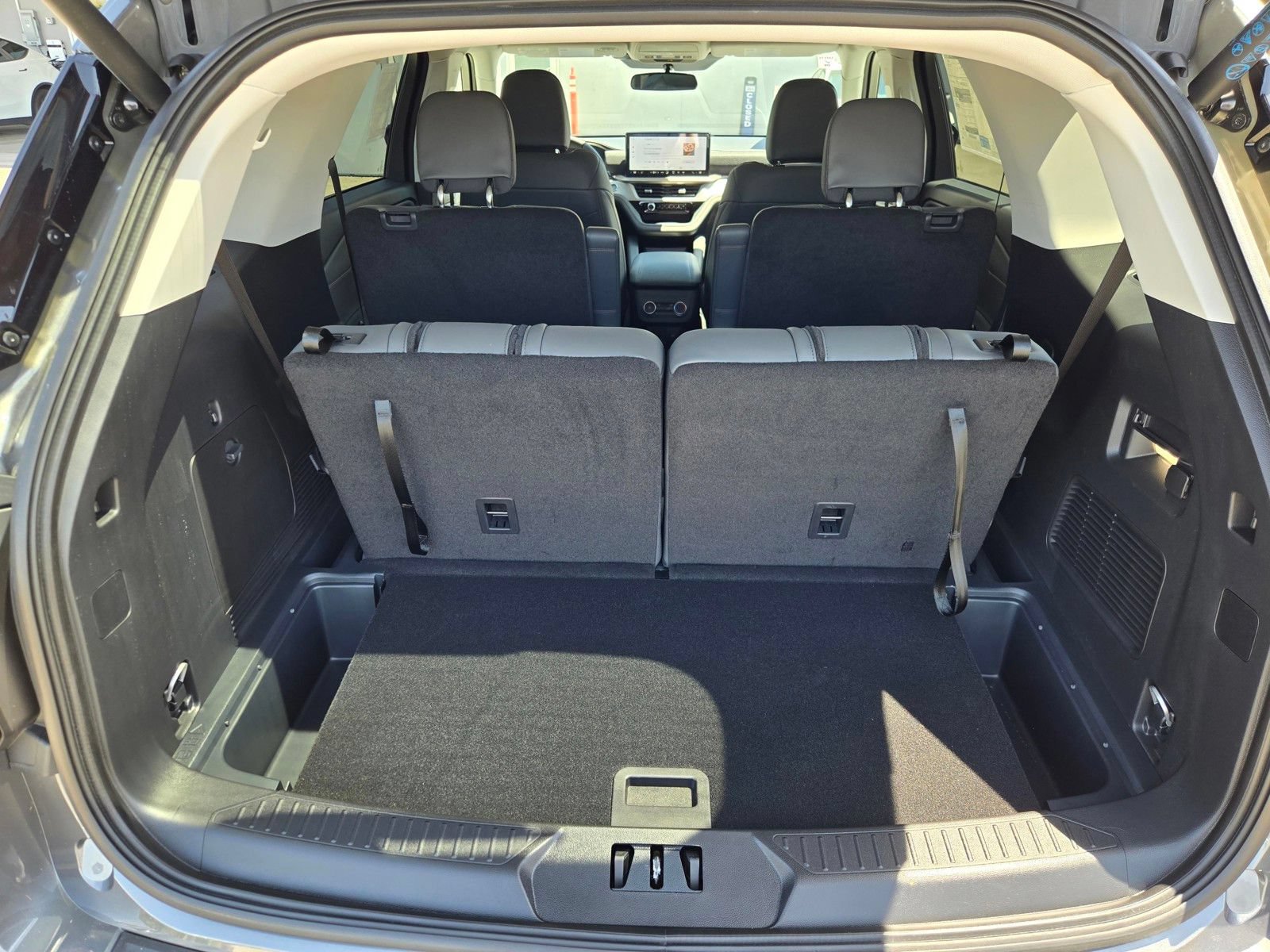 Certified 2025 Ford Explorer Active w/ Active Comfort Package RWD image 11