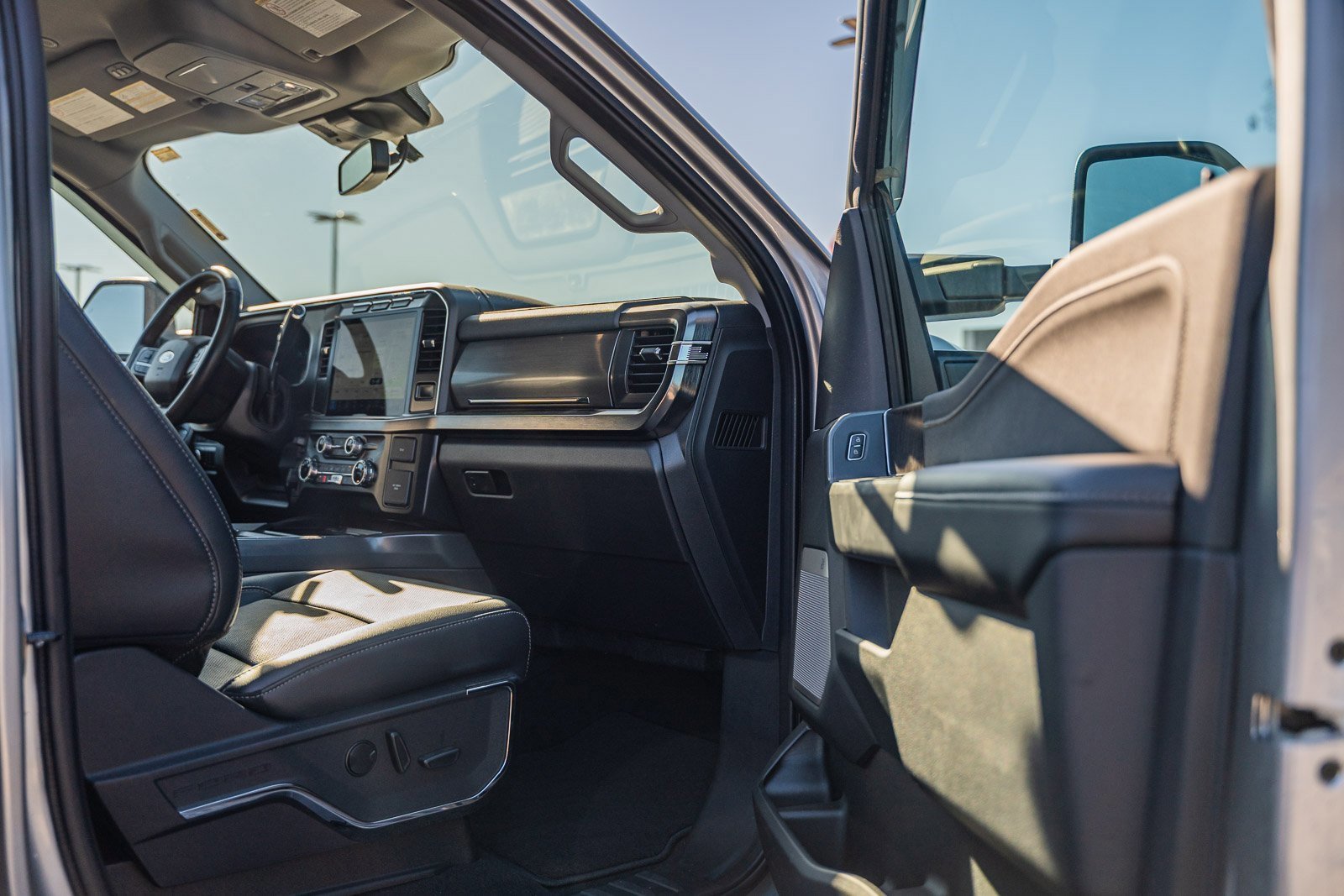 Certified 2024 Ford F250 Lariat w/ Black Appearance Package image 15