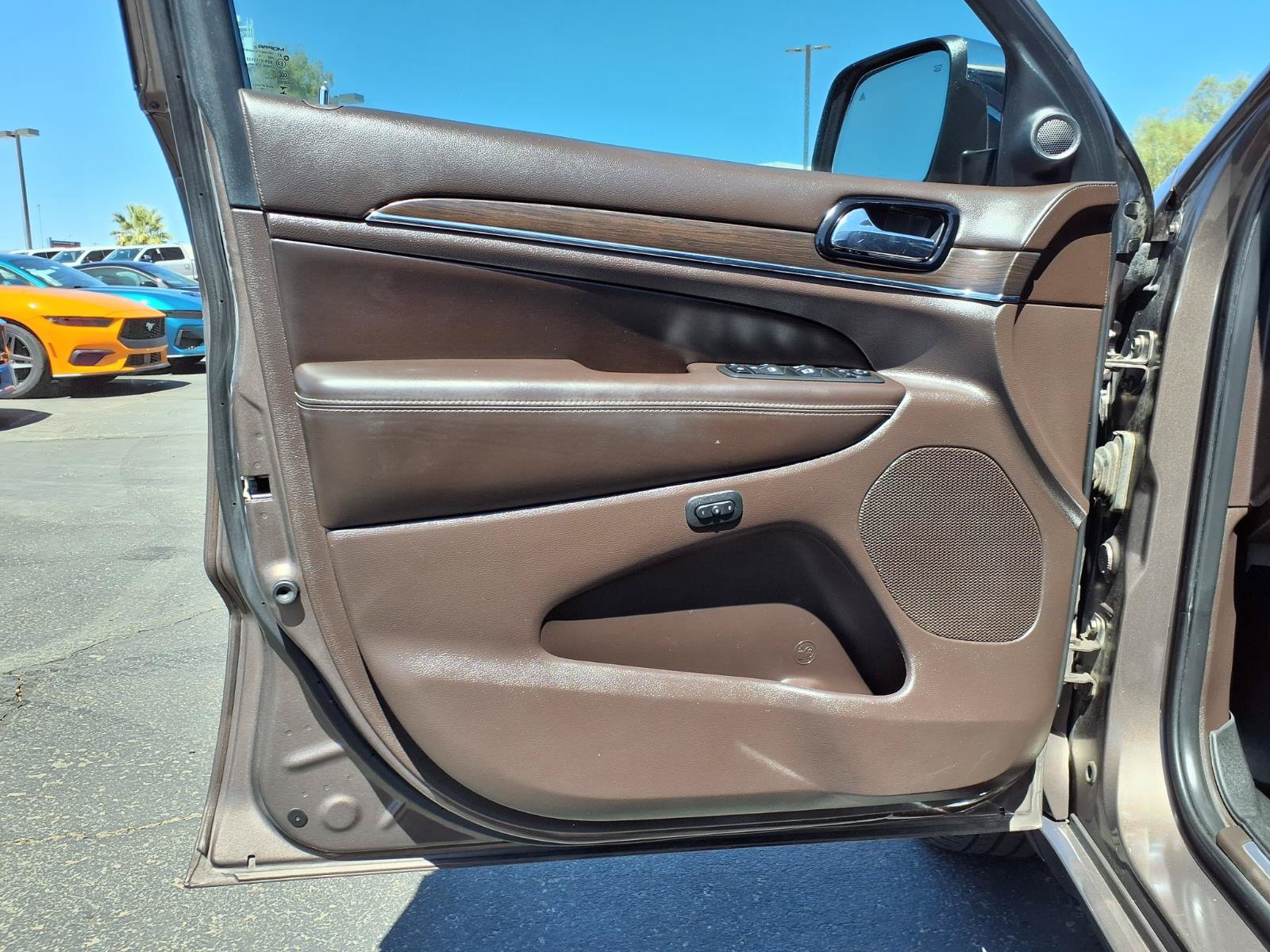Used 2019 Jeep Grand Cherokee Overland AWD/4WD image 21