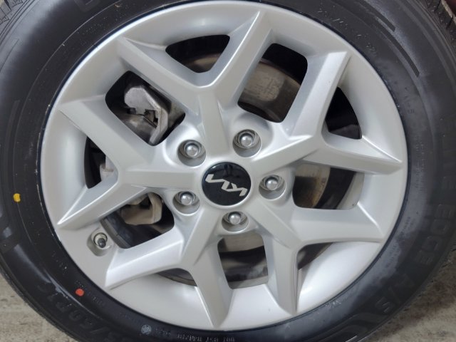Used 2025 Kia Soul LX w/ LX Technology Package FWD image 10