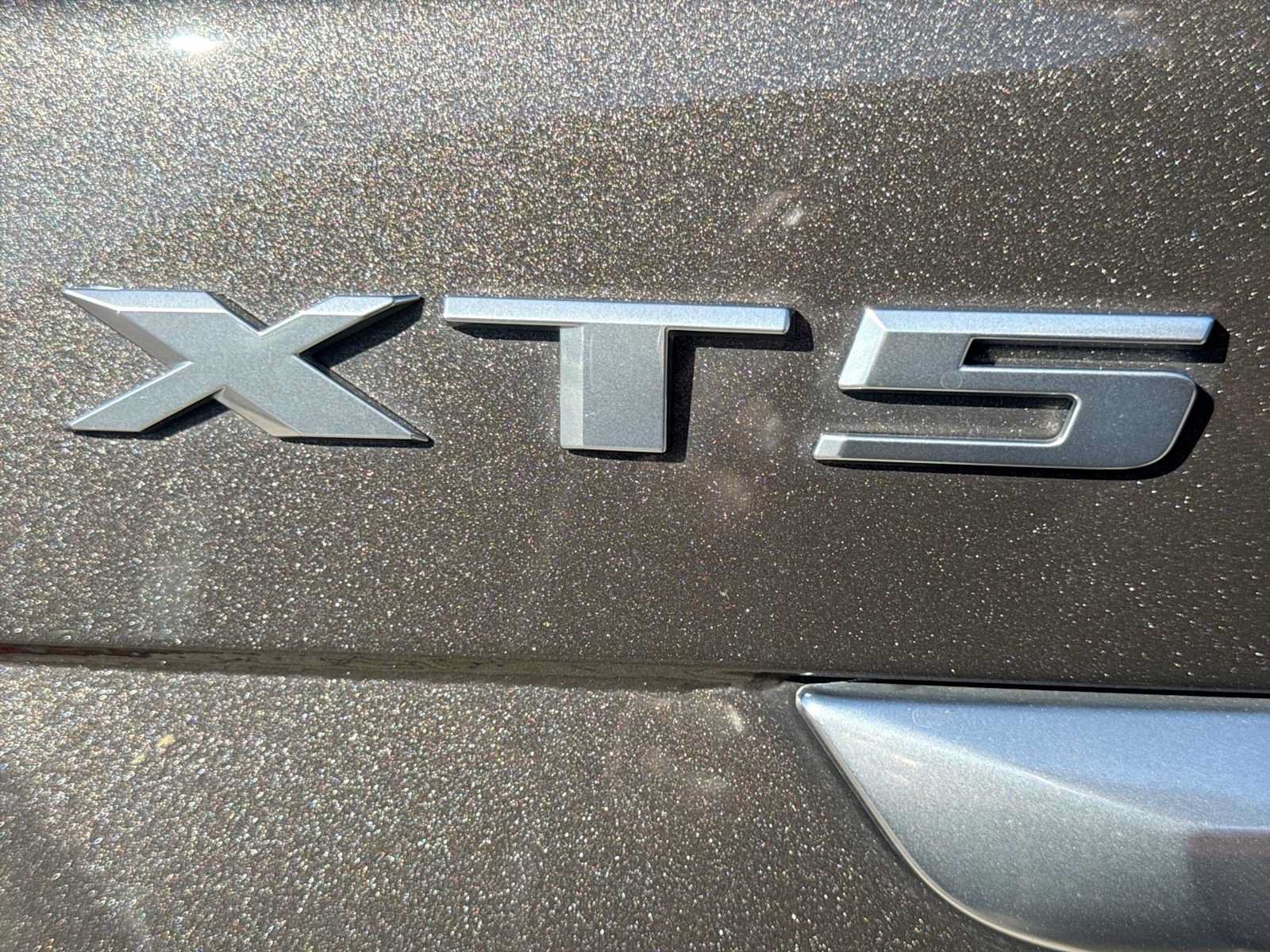 Used 2020 Cadillac XT5 Premium Luxury w/ LPO, Floor Liner Package AWD/4WD image 11