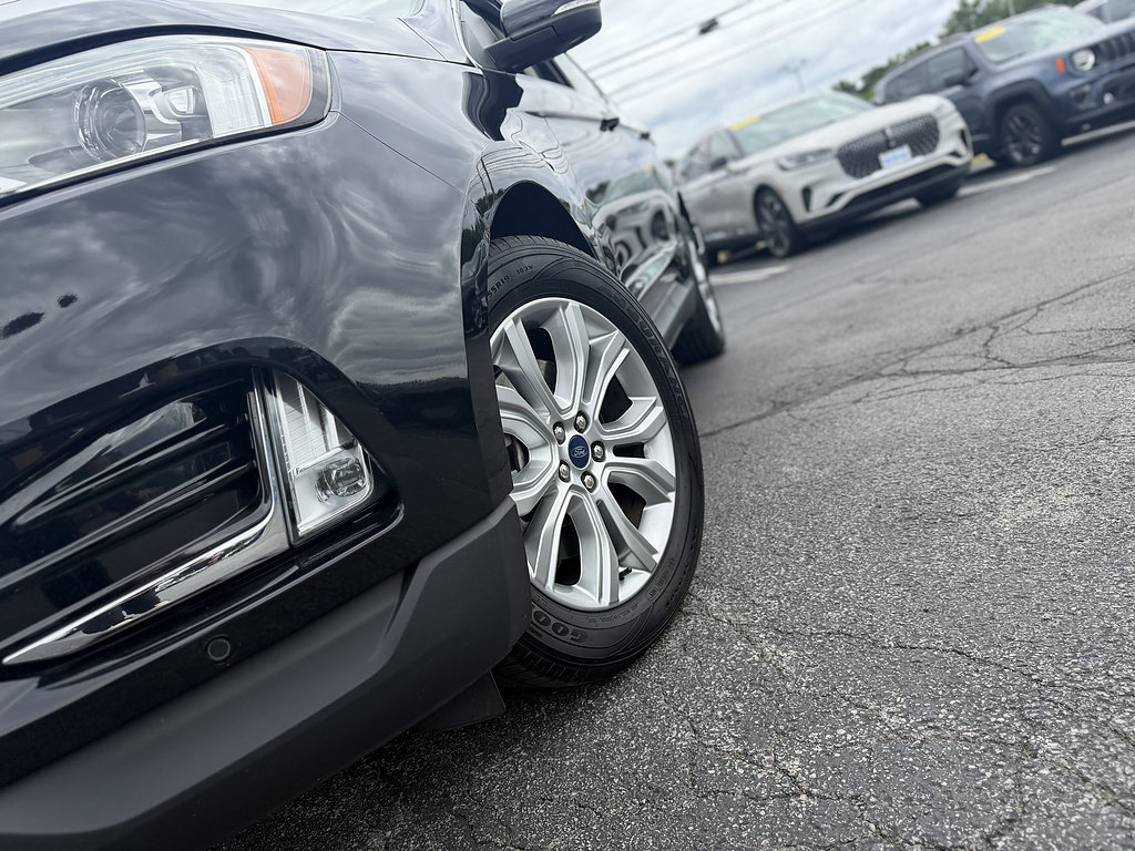 Certified 2022 Ford Edge Titanium AWD/4WD image 3