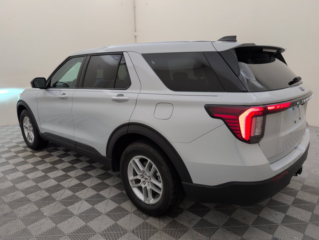 Certified 2026 Ford Explorer Active RWD image 6