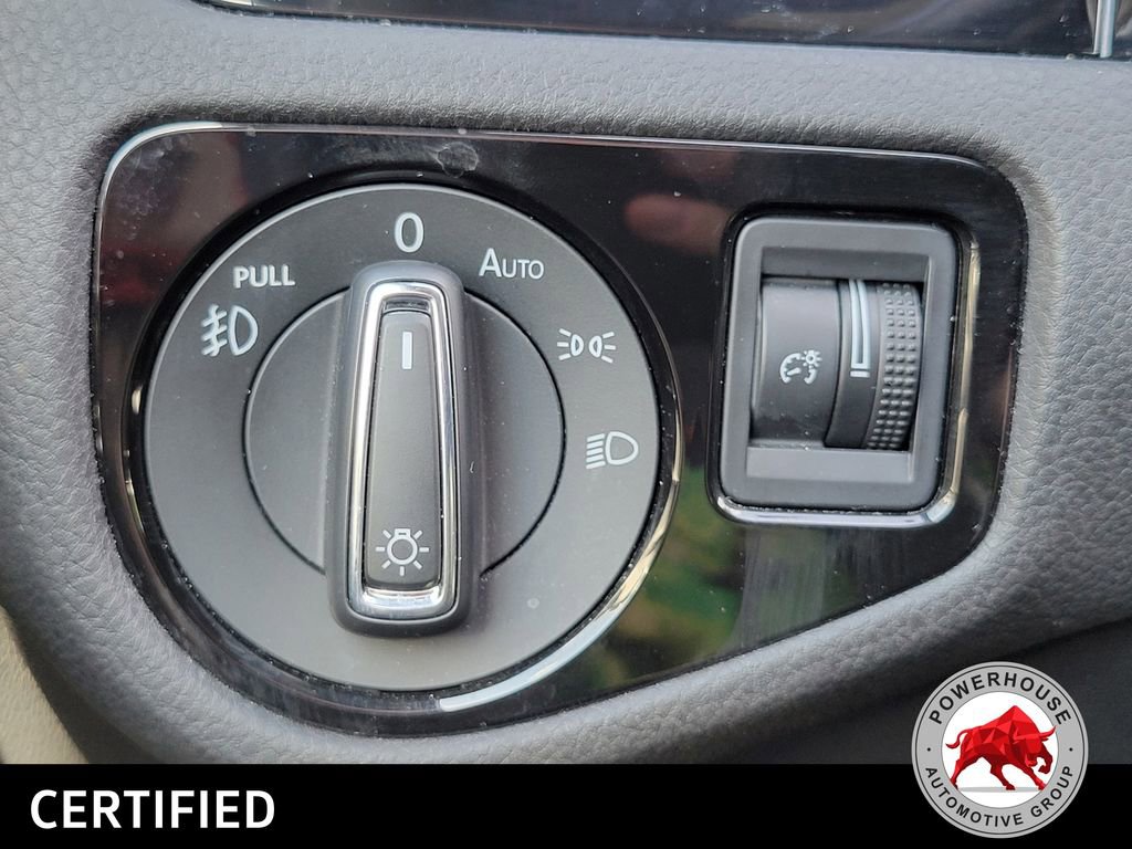 Used 2018 Volkswagen GTI SE FWD image 28