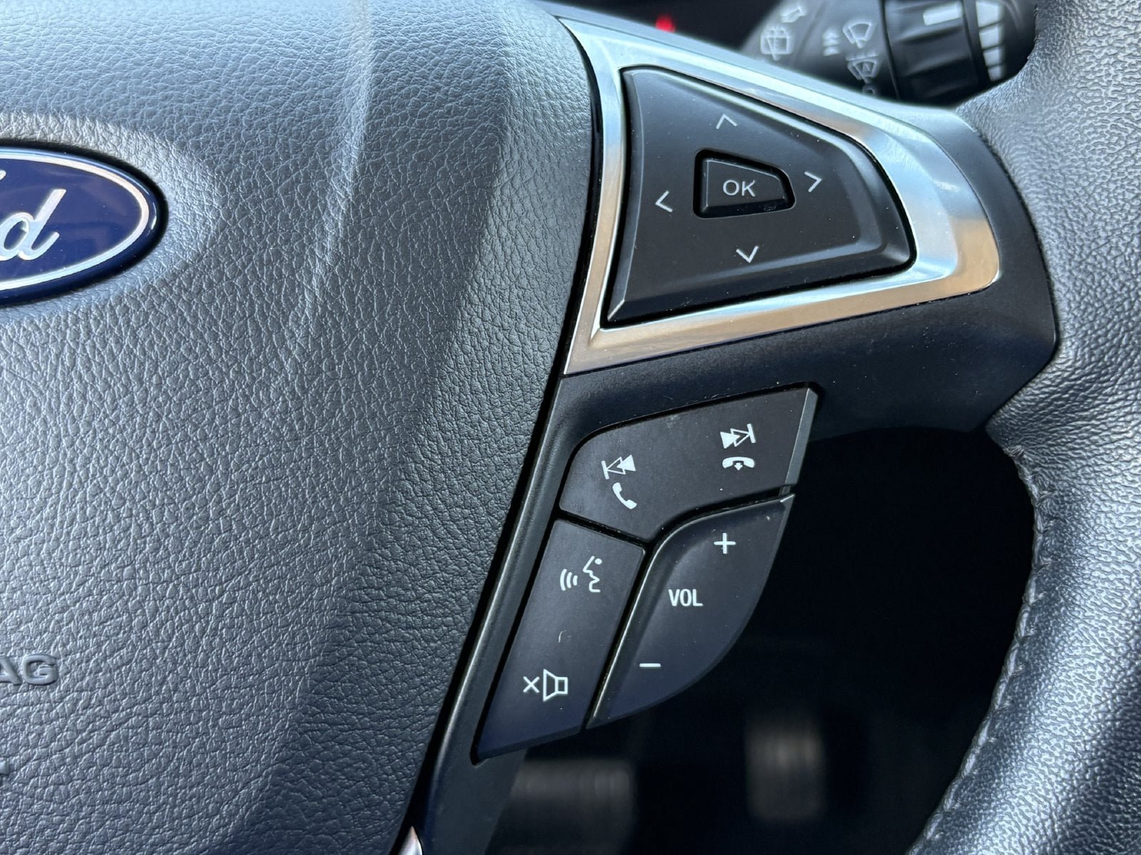 Certified 2024 Ford Edge Titanium AWD/4WD image 38