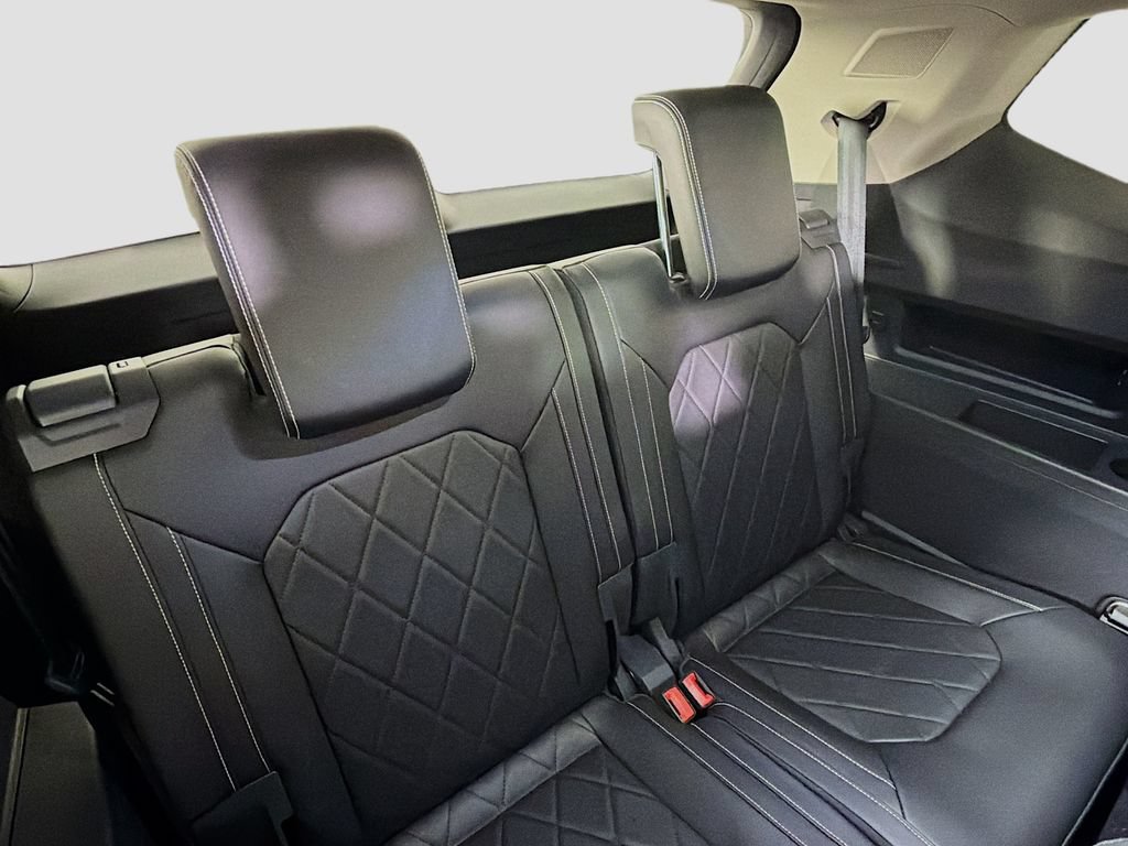 Used 2024 Volkswagen Atlas SEL Premium R-Line AWD/4WD image 30