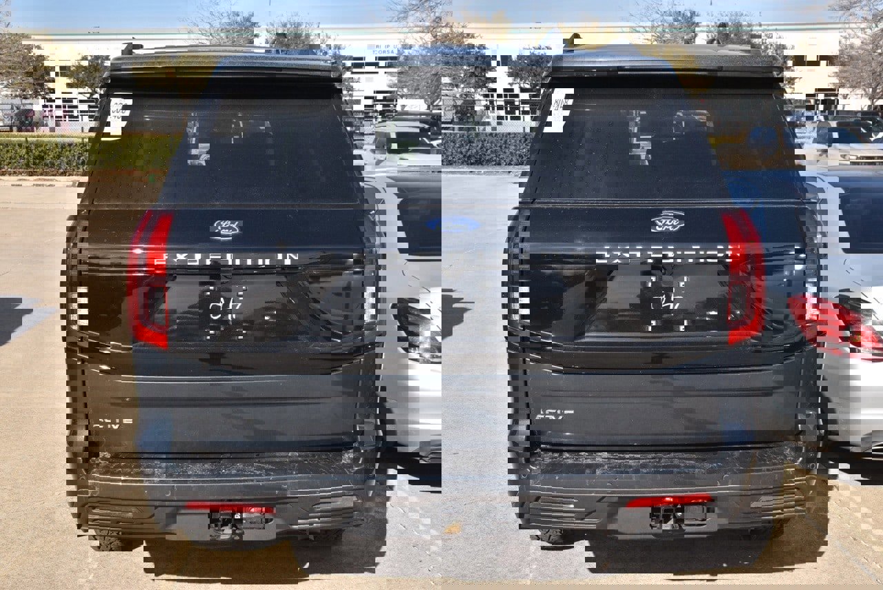 Certified 2025 Ford Expedition Active image 4