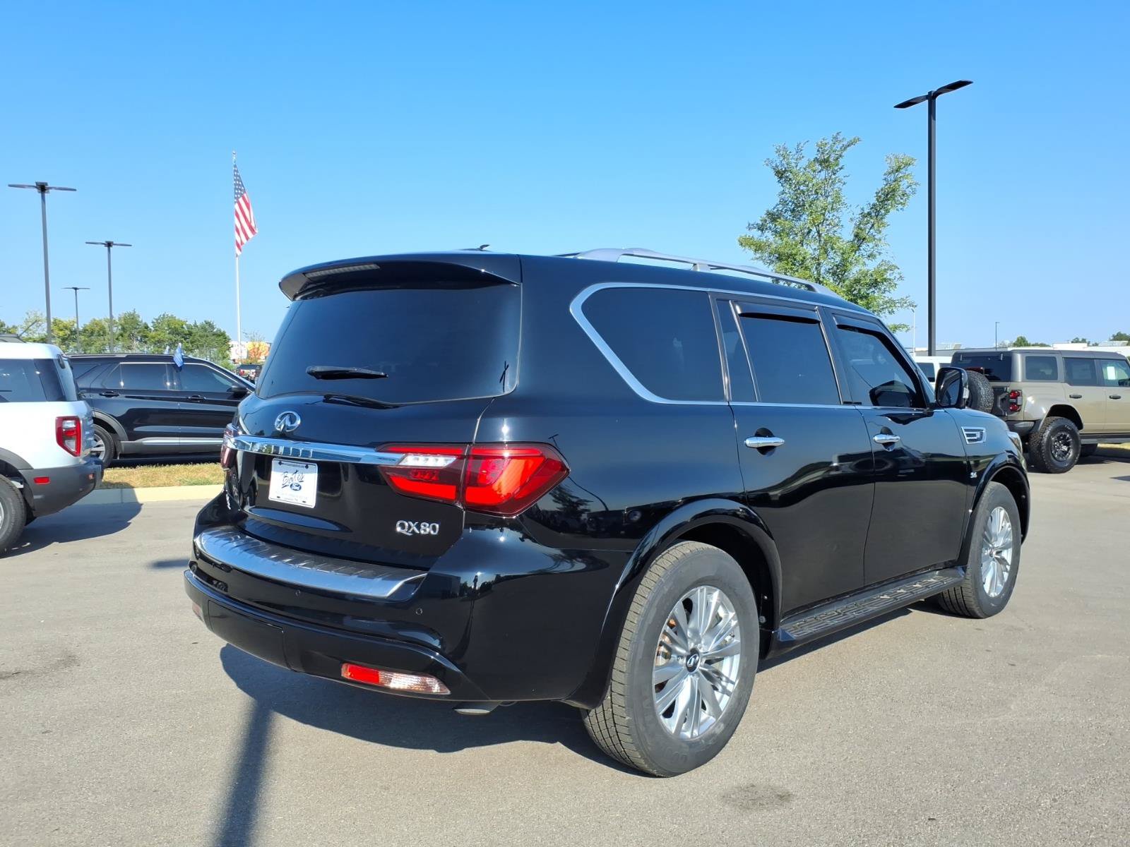 Used 2019 INFINITI QX80 Luxe w/ All-Season Package AWD/4WD image 3