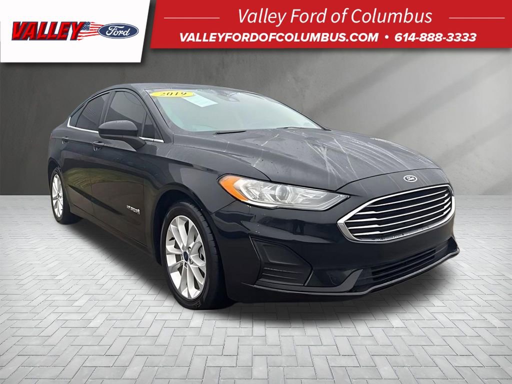 Certified 2019 Ford Fusion SE image 1