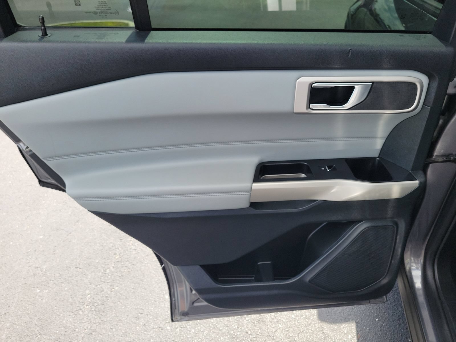 Certified 2021 Ford Explorer XLT w/ Equipment Group 202A RWD image 9