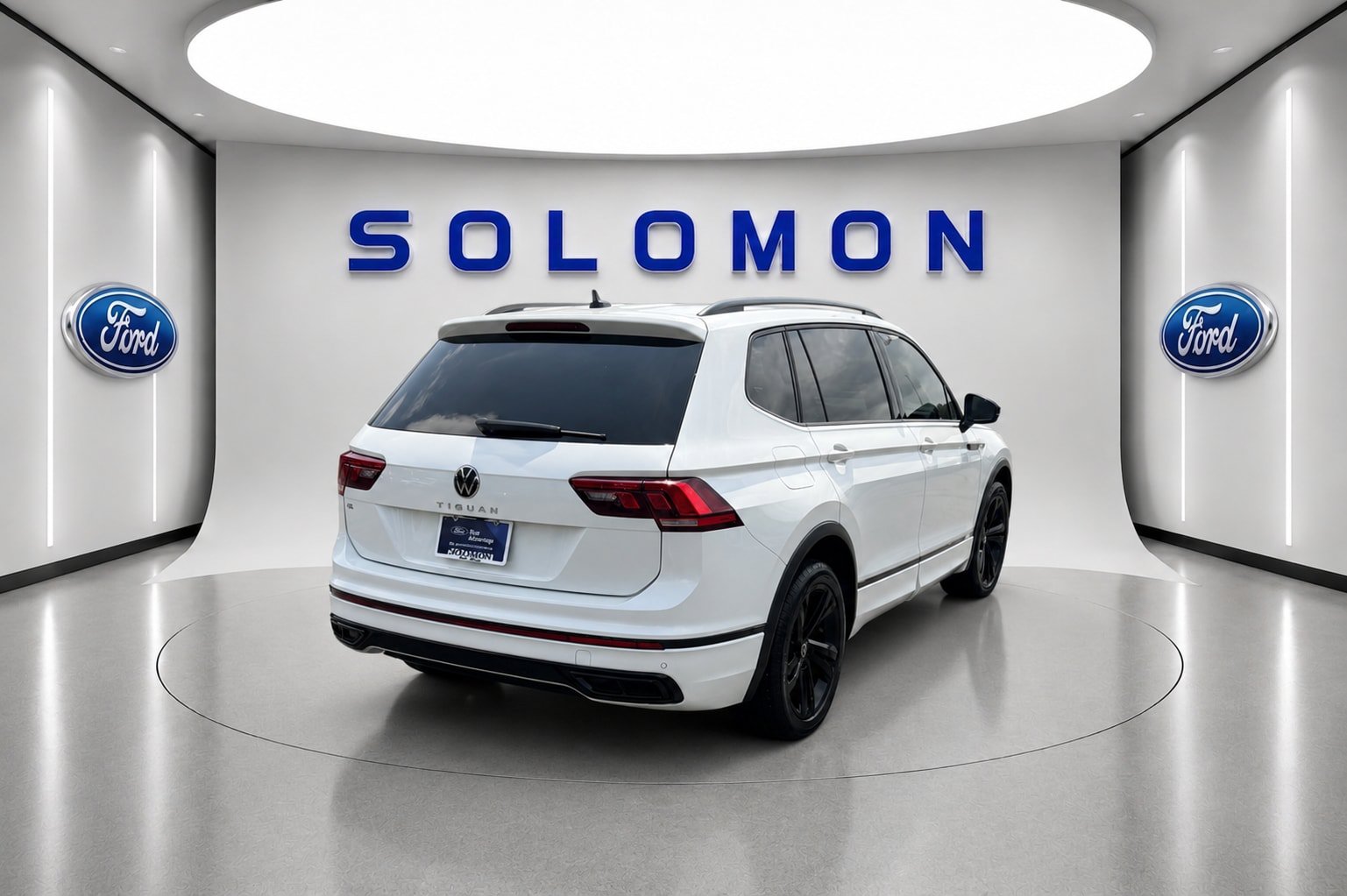 Used 2023 Volkswagen Tiguan SE R-Line FWD image 5