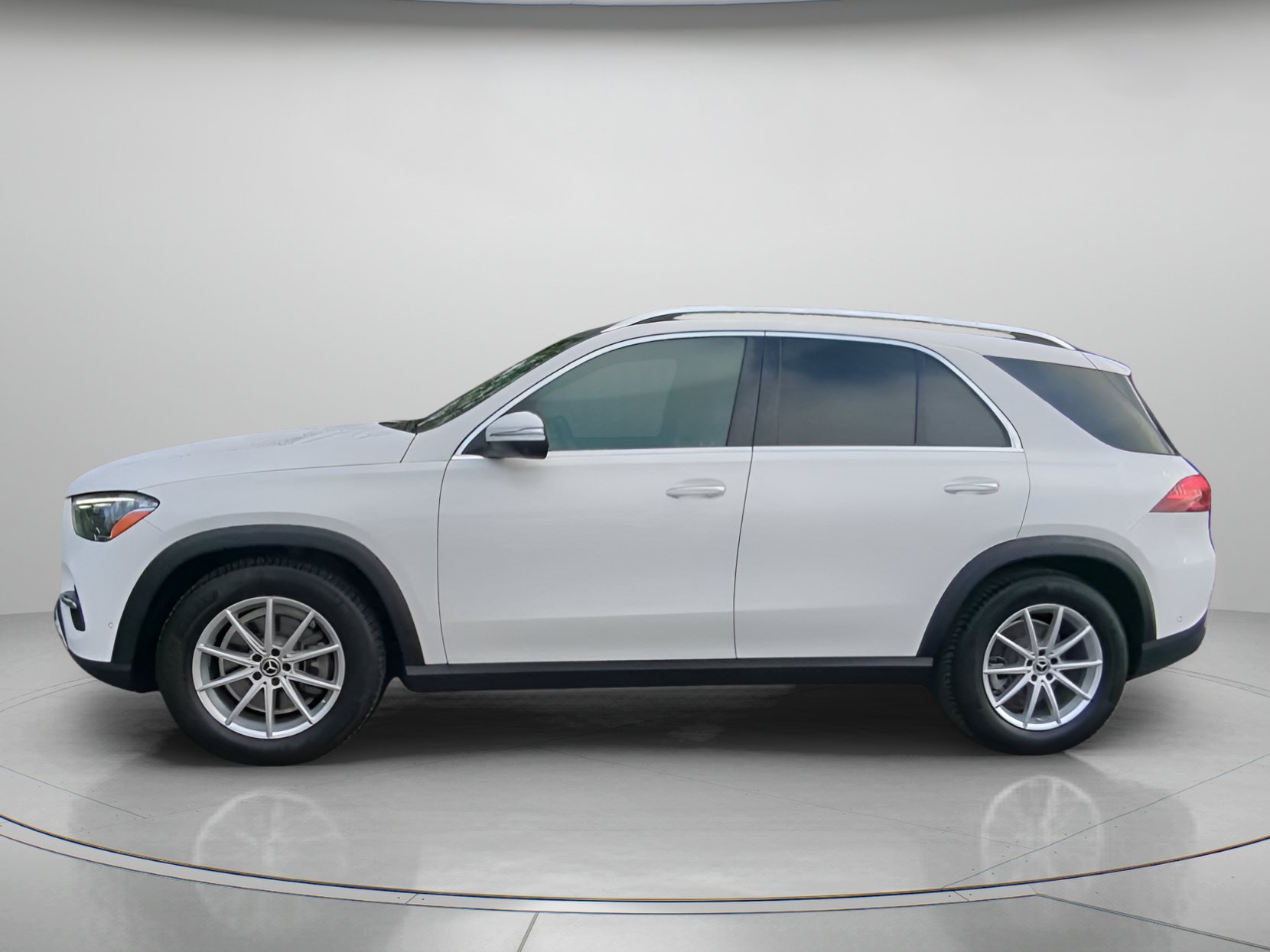Used 2025 Mercedes-Benz GLE 350 4MATIC w/ Driver Assistance Package image 16