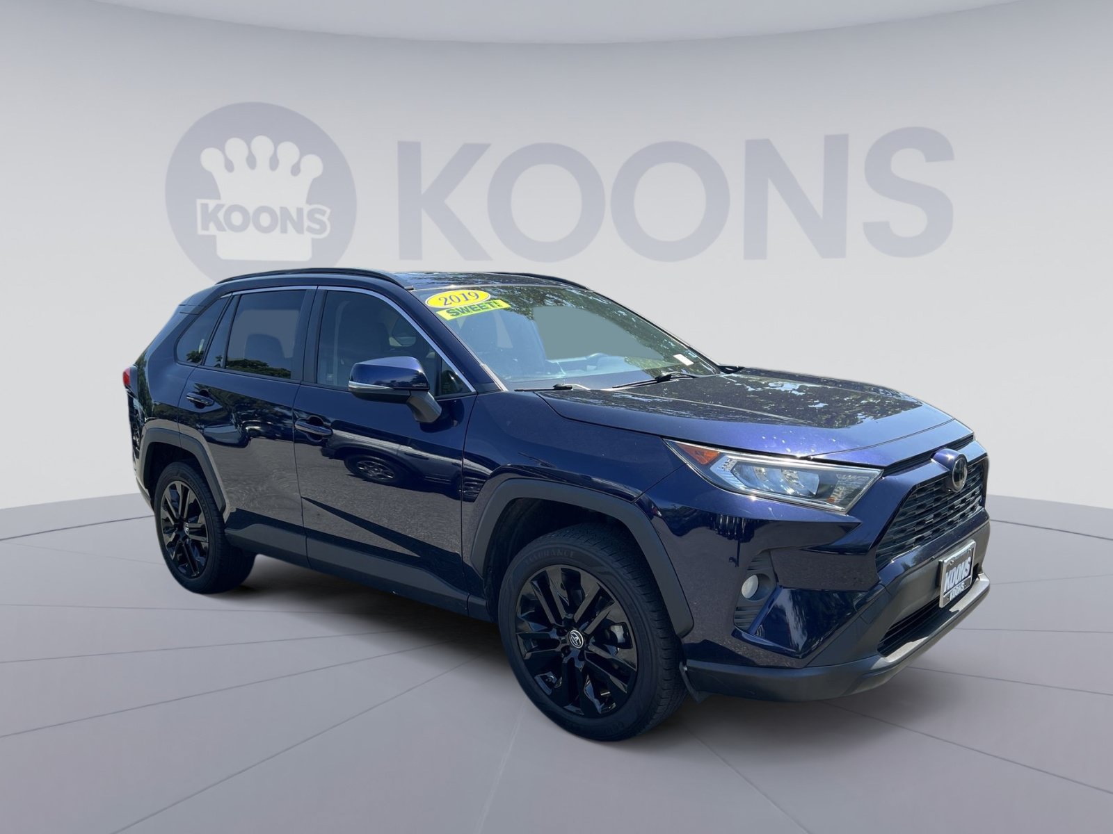 Used 2019 Toyota RAV4 XLE Premium FWD image 2