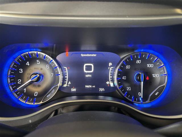Used 2022 Chrysler Pacifica Touring-L AWD/4WD image 3