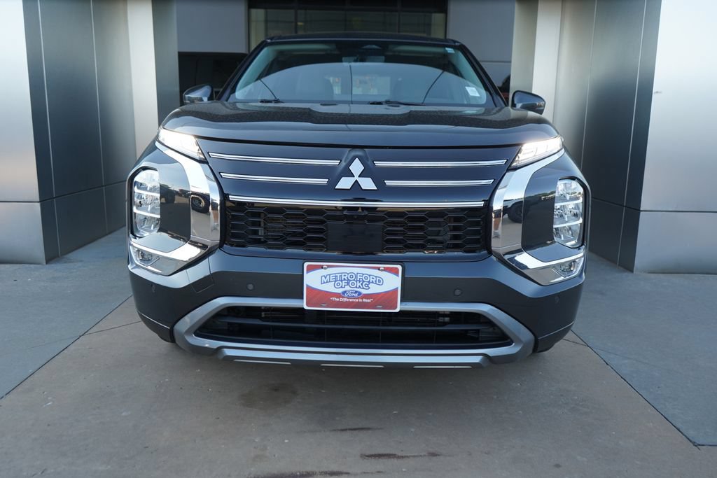 Used 2025 Mitsubishi Outlander SE FWD image 4
