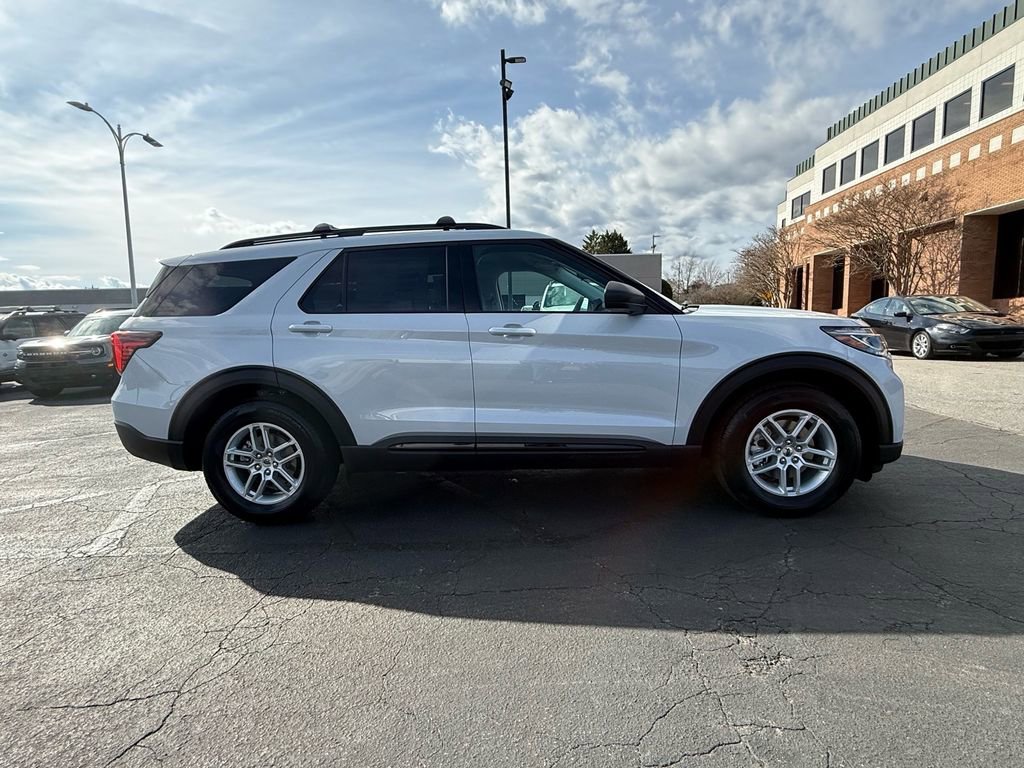 Certified 2026 Ford Explorer Active w/ Active Comfort Package RWD image 3