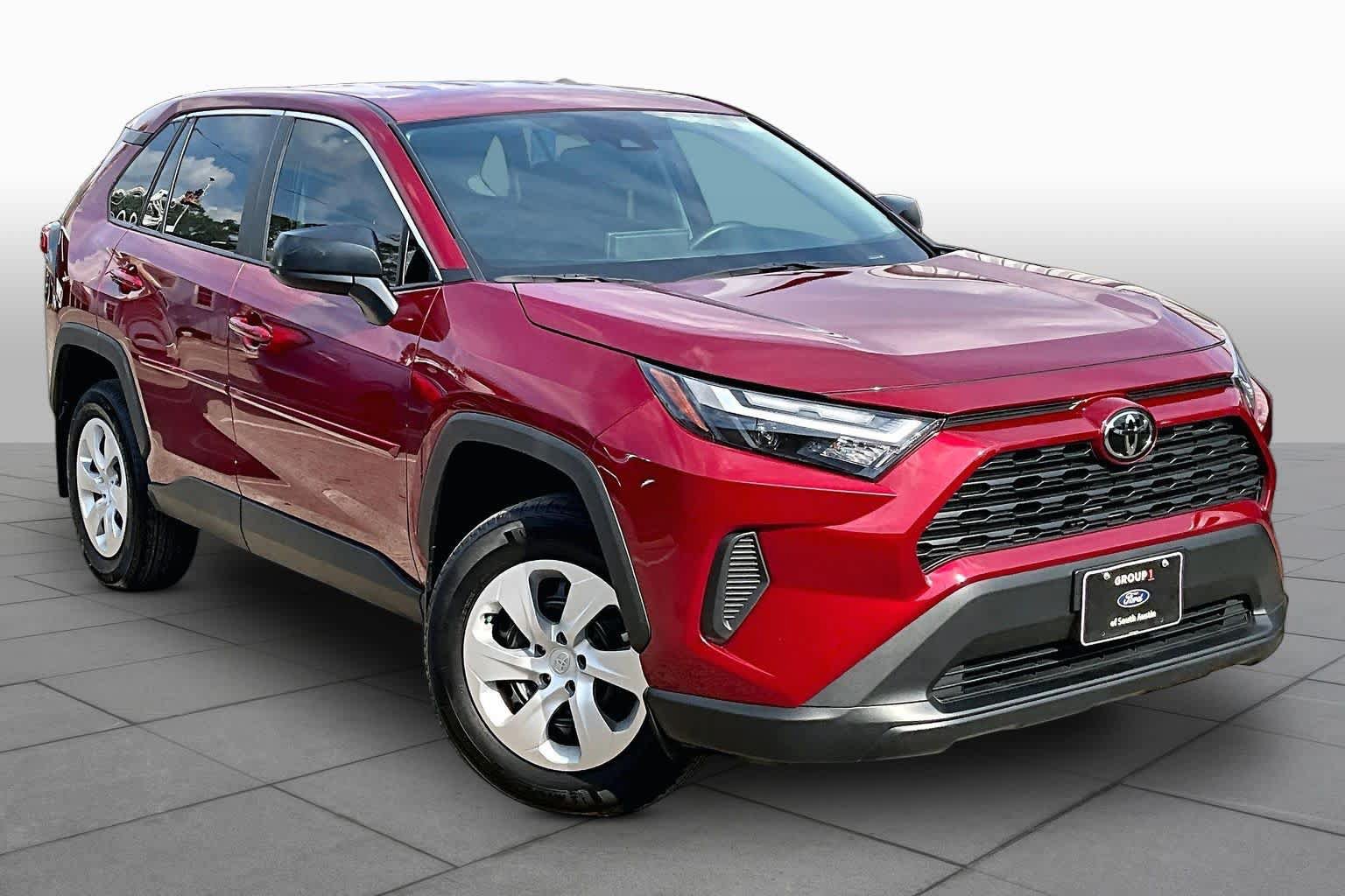 Used 2025 Toyota RAV4 LE FWD image 3