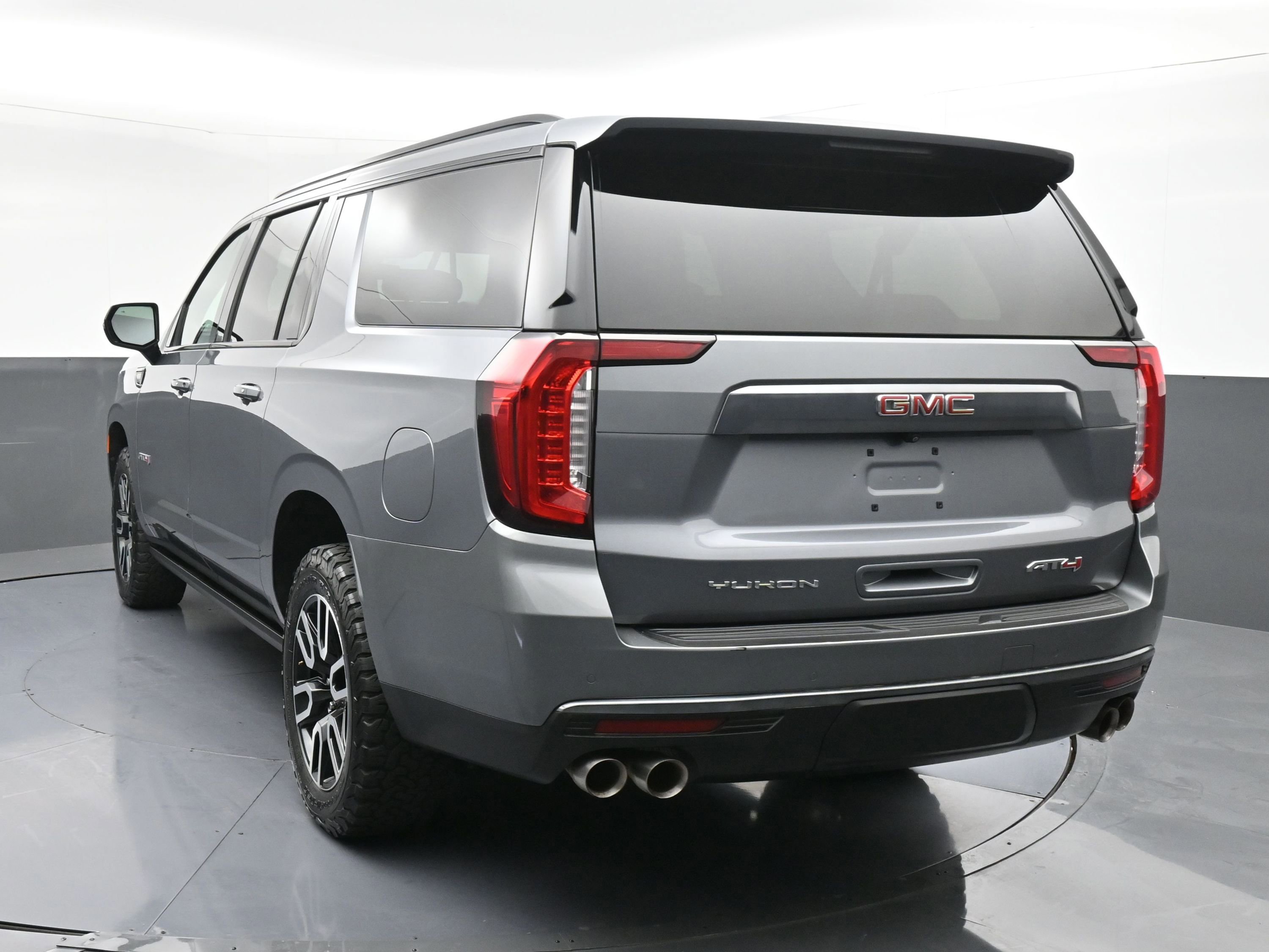 Used 2022 GMC Yukon XL AT4 image 9