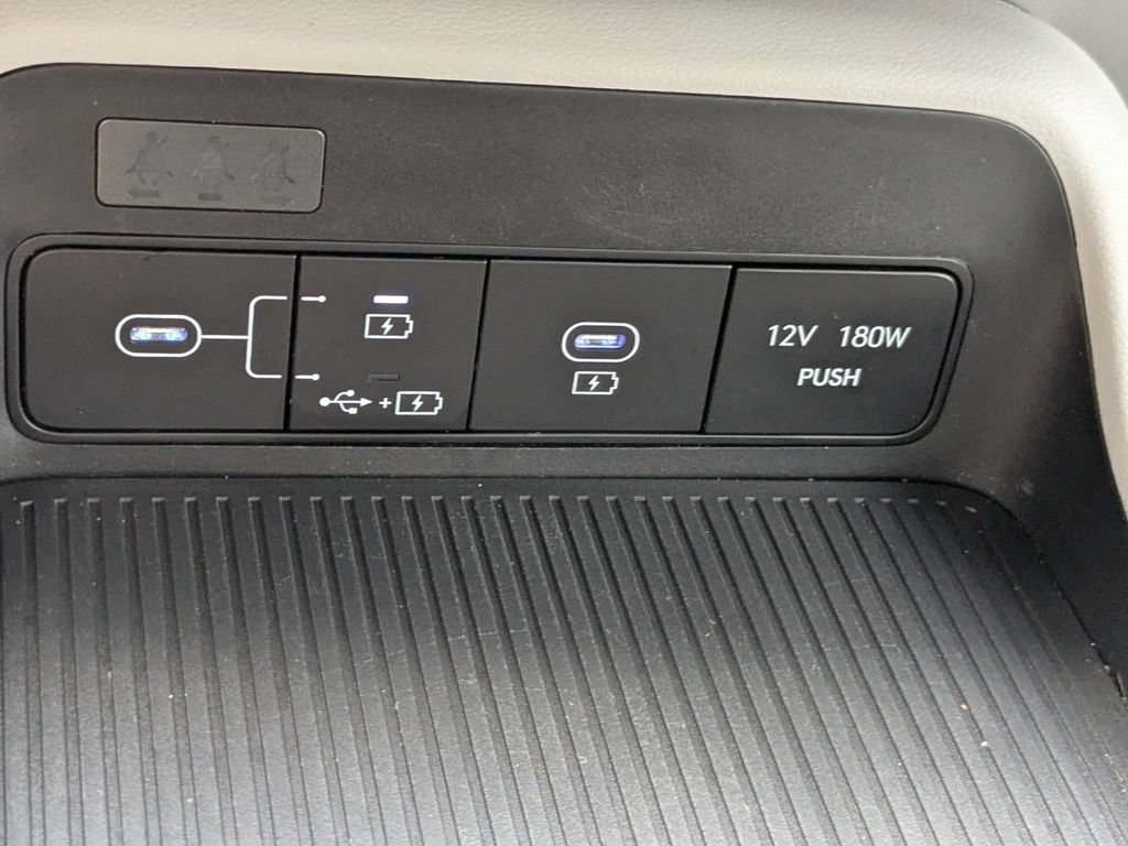 Used 2025 Hyundai Kona SE FWD image 25