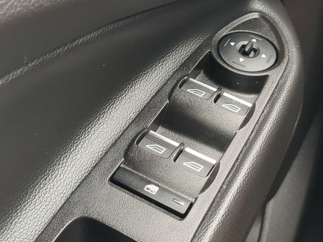 Certified 2017 Ford Escape Titanium FWD image 23