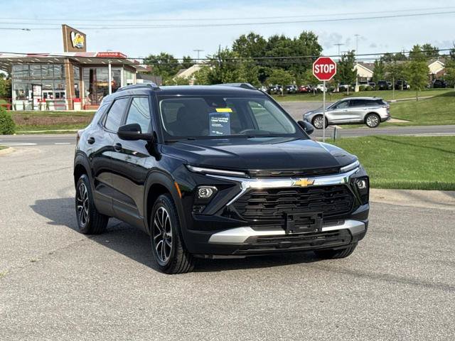 Used 2025 Chevrolet TrailBlazer LT AWD/4WD image 3