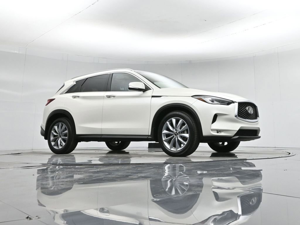 Used 2022 INFINITI QX50 Luxe image 2