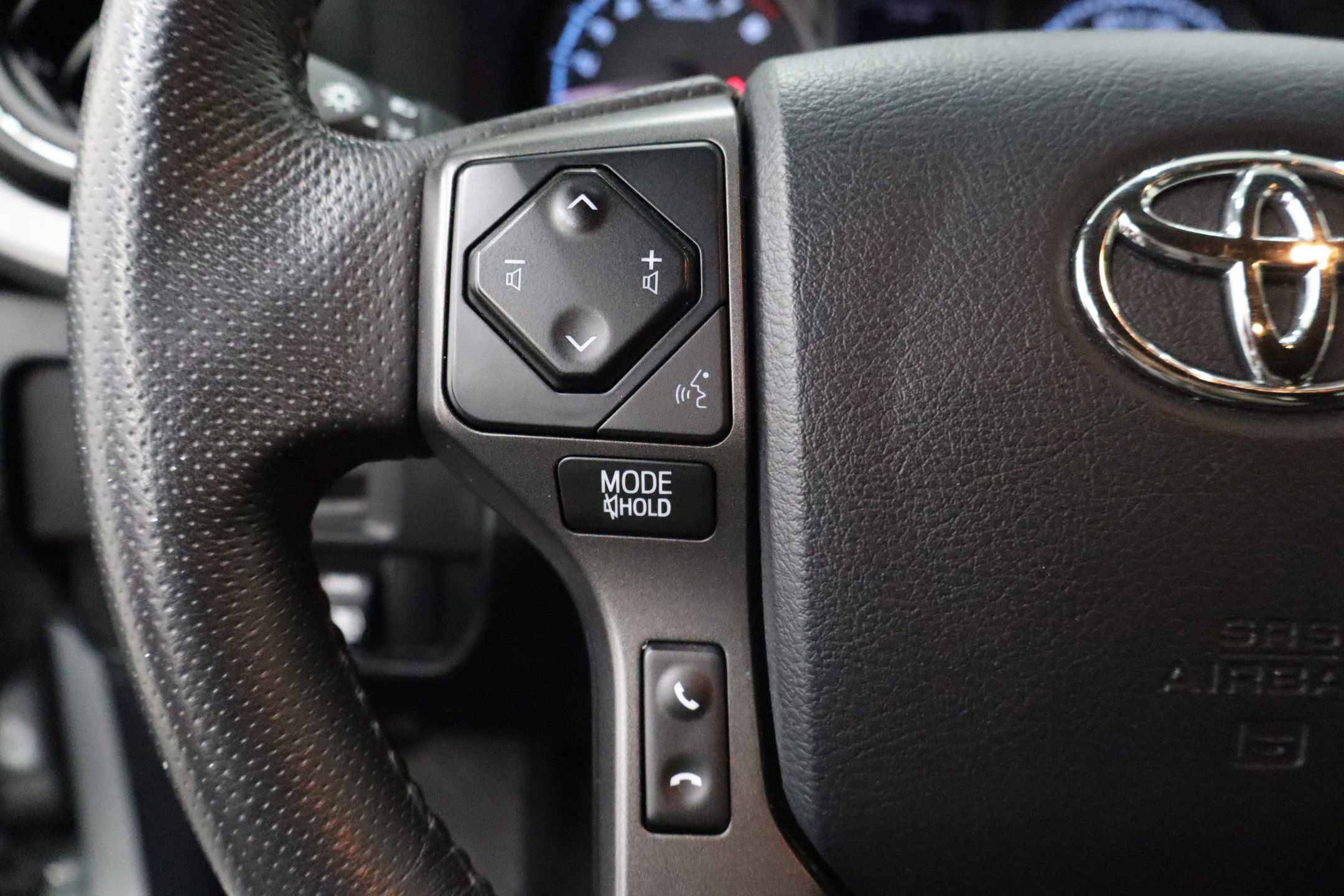 Used 2017 Toyota Tacoma TRD Sport w/ Tow Package image 17