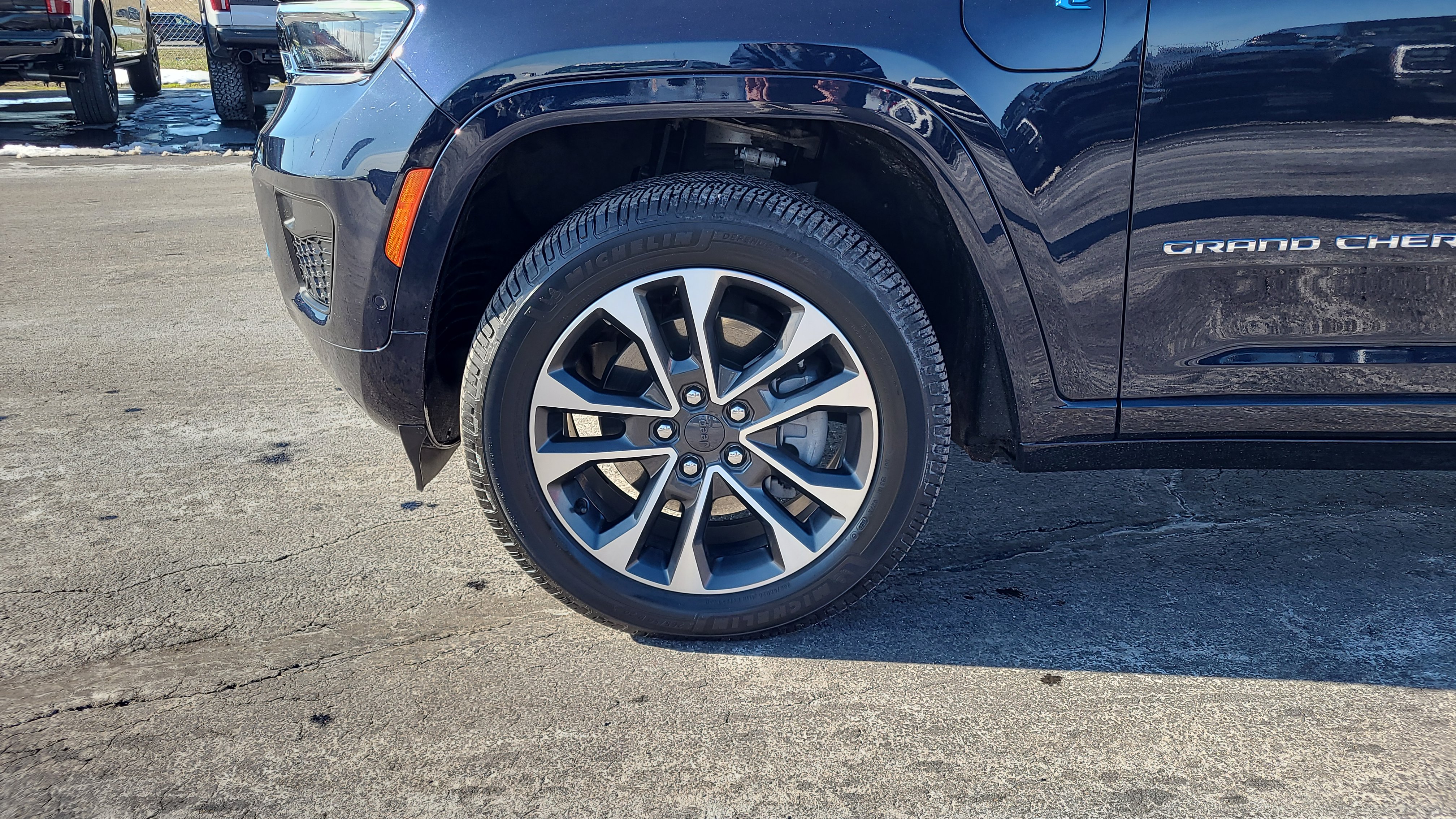 Used 2022 Jeep Grand Cherokee Overland w/ Advanced Protech Group III image 10