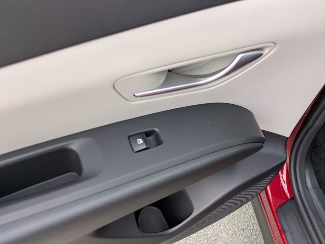 Used 2024 Hyundai Tucson SE image 25