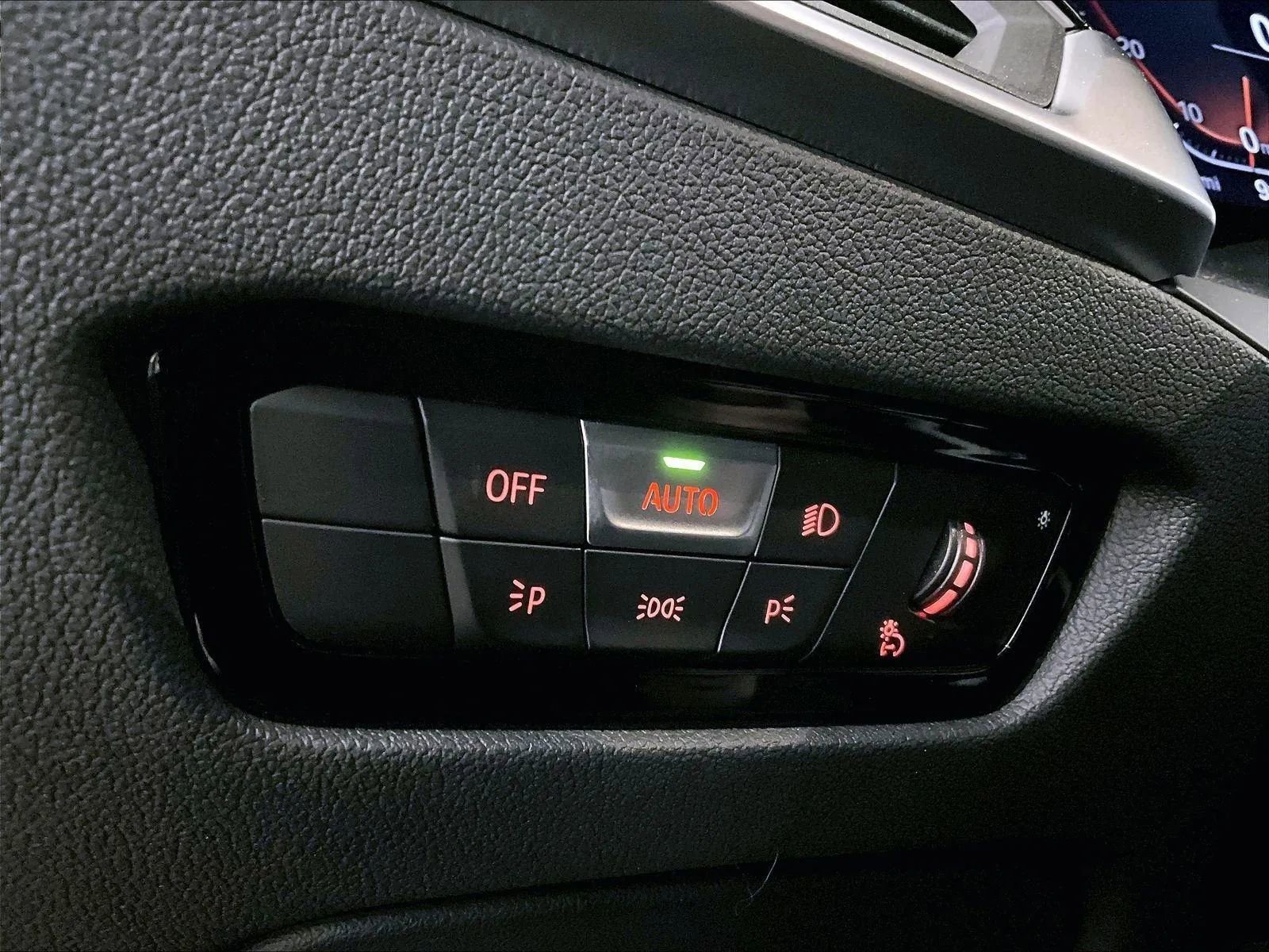 Used 2019 BMW 330i xDrive Sedan w/ Driving Assistance Package image 30