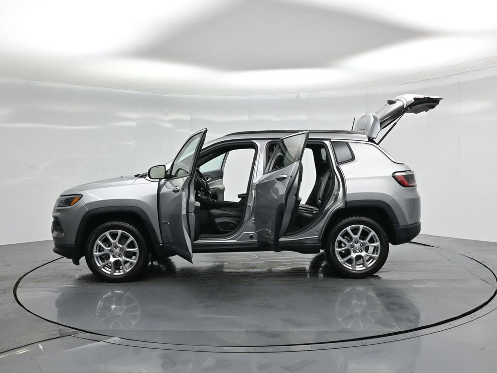 Used 2023 Jeep Compass Latitude image 20